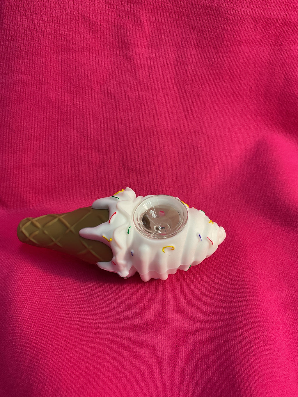 White / vanilla small ice cream cone pipe sili lab