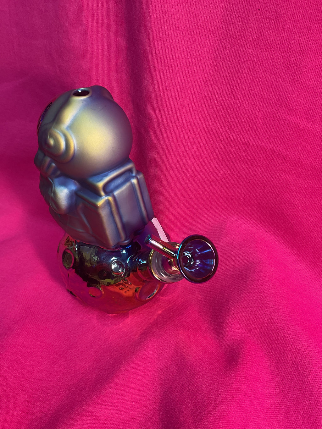 Astronaut water pipe